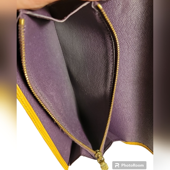 VINTAGE!Authentic LV epi wallet - Picture 13 of 13